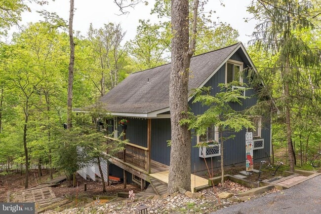 Building Photo - 1249 Lakeview Dr