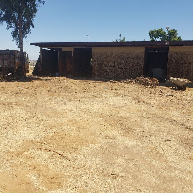 Building Photo - 3847 Vine Ave