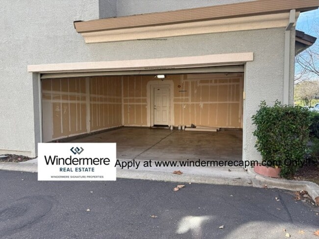 Building Photo - Gorgeous Turn Key Corner Condo In The Heart Of Natomas!