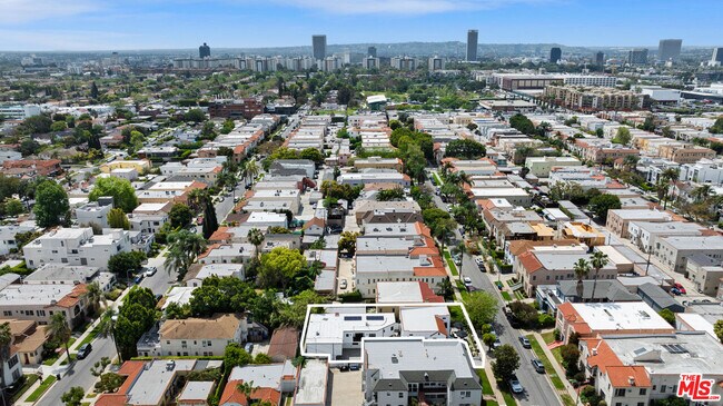 Building Photo - 458 N Sierra Bonita Ave