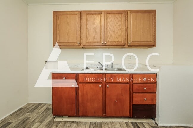 Building Photo - 912 Richland St