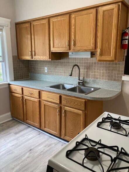 Building Photo - 1273 Fry Ave