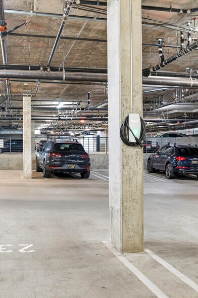 Building Photo - 1250 N Harper Ave