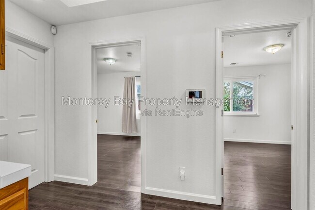 Building Photo - 383 Hillcrest Ave