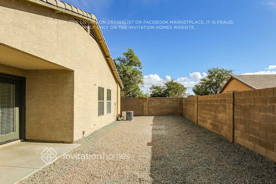 Building Photo - 12809 W Roanoke Ave