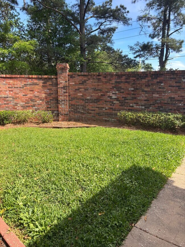 Building Photo - Two bed / Two bath condo off Grelot Road