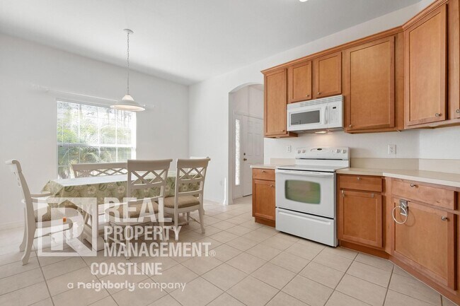 Building Photo - **50% Off First Month's Rent** - Flexible Lease: Seasonal OR Annual Furnished OR Unfurnished