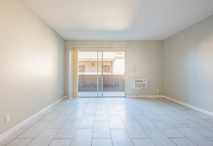 Building Photo - 1369 Caminito Gabaldon