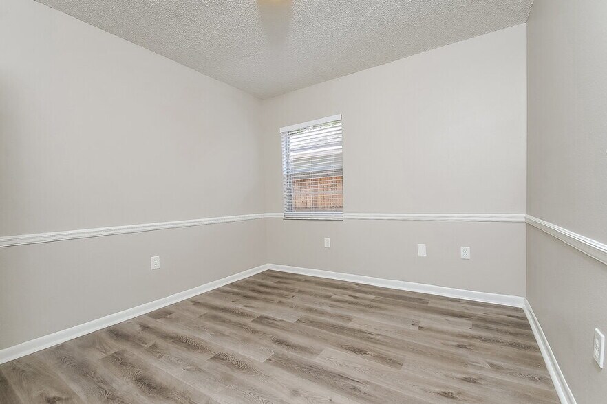 Building Photo - 6013 Crickethollow Dr