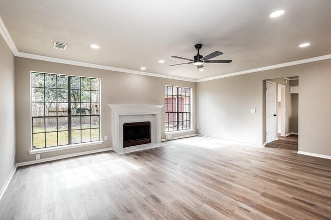 Building Photo - 18703 Evergreen Falls Dr
