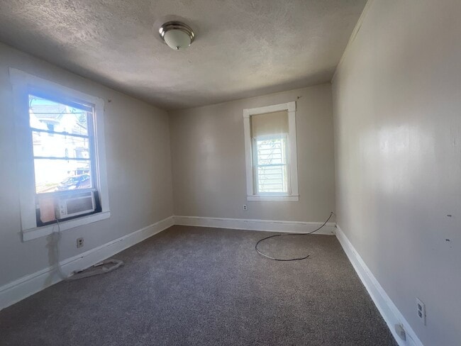 Building Photo - 466 Dallas St