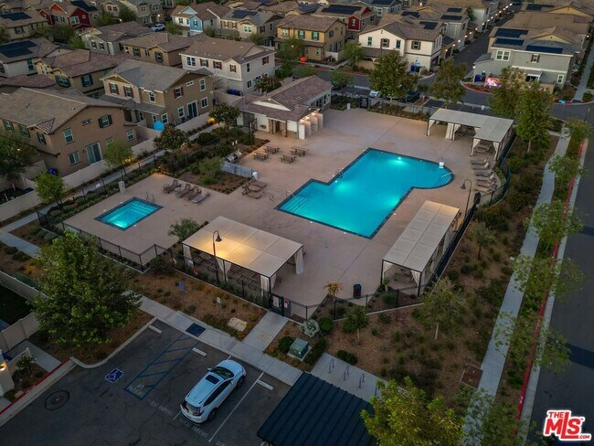 Building Photo - 27639 Sawtooth Ln