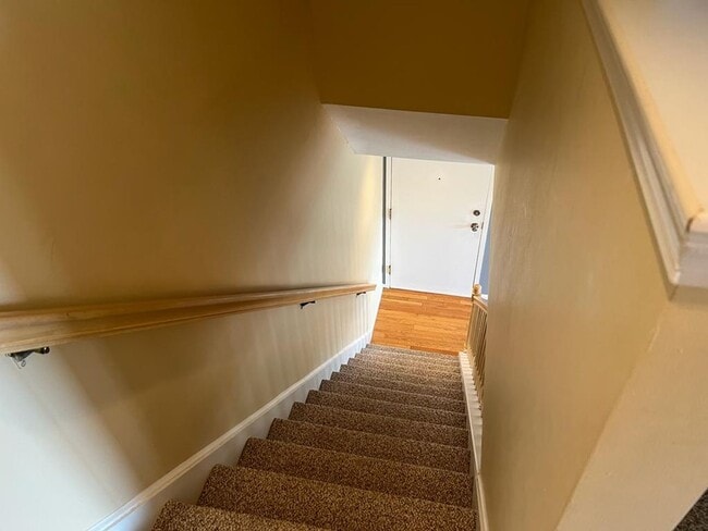 Building Photo - NOW AVAILABLE FOR RENTAL!!! A condominium-...