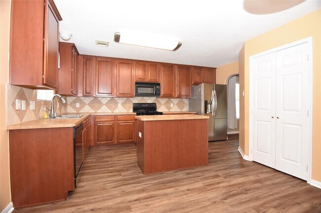 Building Photo - 9619 Babbling Spring Ct
