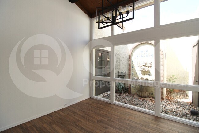 Building Photo - 7702 N Dreamy Draw Dr