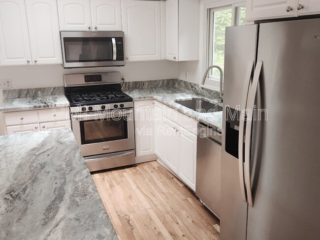 Building Photo - 53 Jump Cove Rd