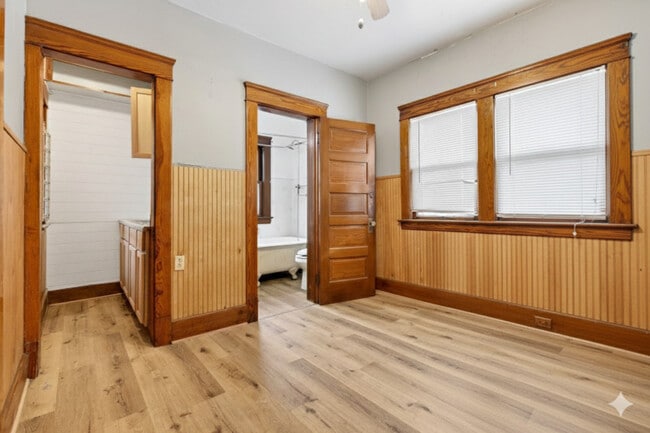 Building Photo - 2977 E 66th St