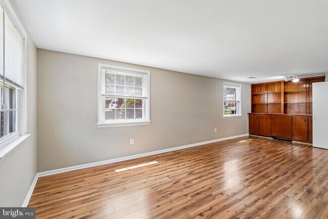 Building Photo - 1103 Playford Ln