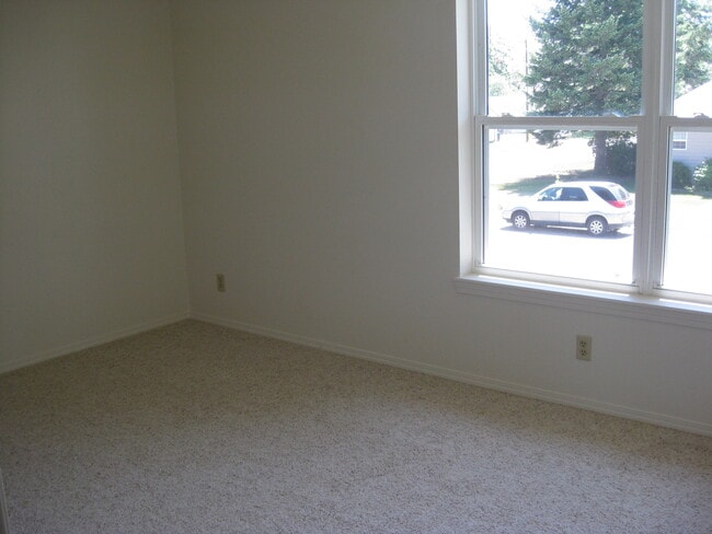 Building Photo - 804 Defoe St