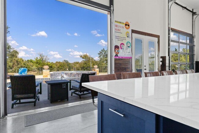 Building Photo - 1124 County Rd 301