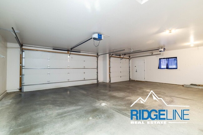 Building Photo - 109 Choteau Ave NE