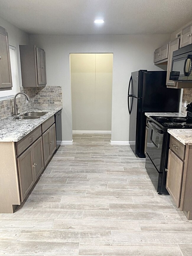 Building Photo - 5941 B Bedford Dr., Beaumont, TX 77708