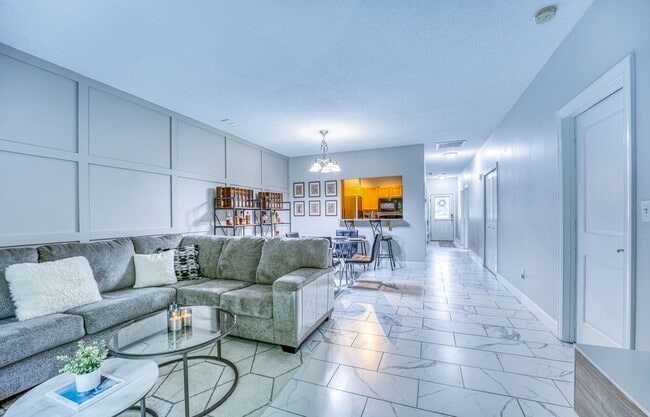 Building Photo - Fletcher condo, 2 bedrooms/2 Bathrooms wit...