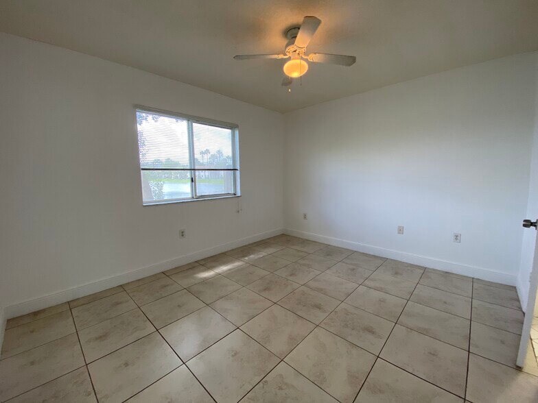 Building Photo - 2910 SE 13th Ave