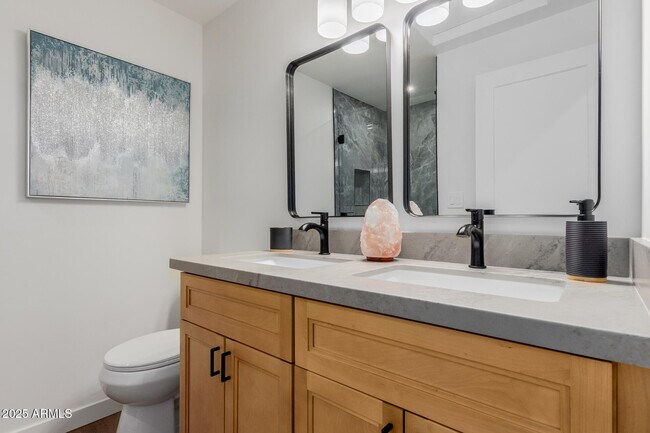 Building Photo - 12005 N Panorama Dr