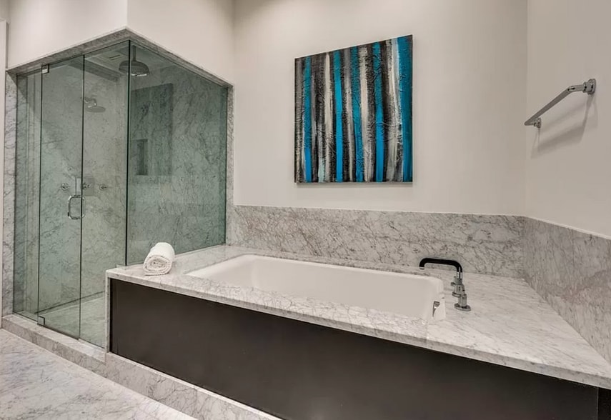 Building Photo - 2555 N Pearl St