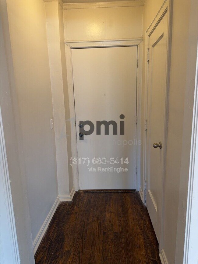 Building Photo - 1 W 28th St