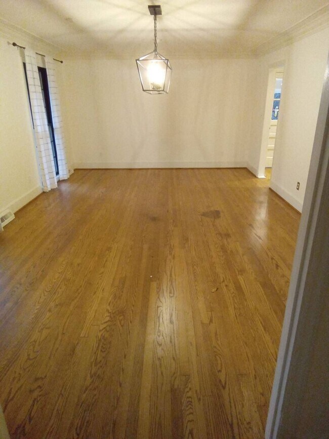 Building Photo - Beautiful Ranch Home in South Park!