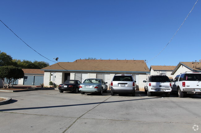 Building Photo - Oro Park Townhomes