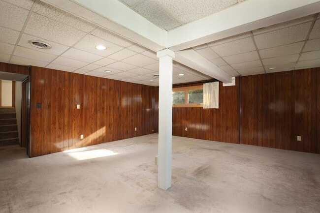 Building Photo - 1705 Elmwood Dr