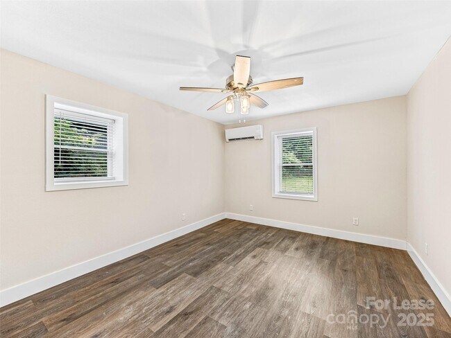 Building Photo - 42 Forsythe St