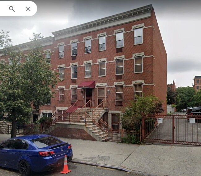 Primary Photo - 17 E 117th St