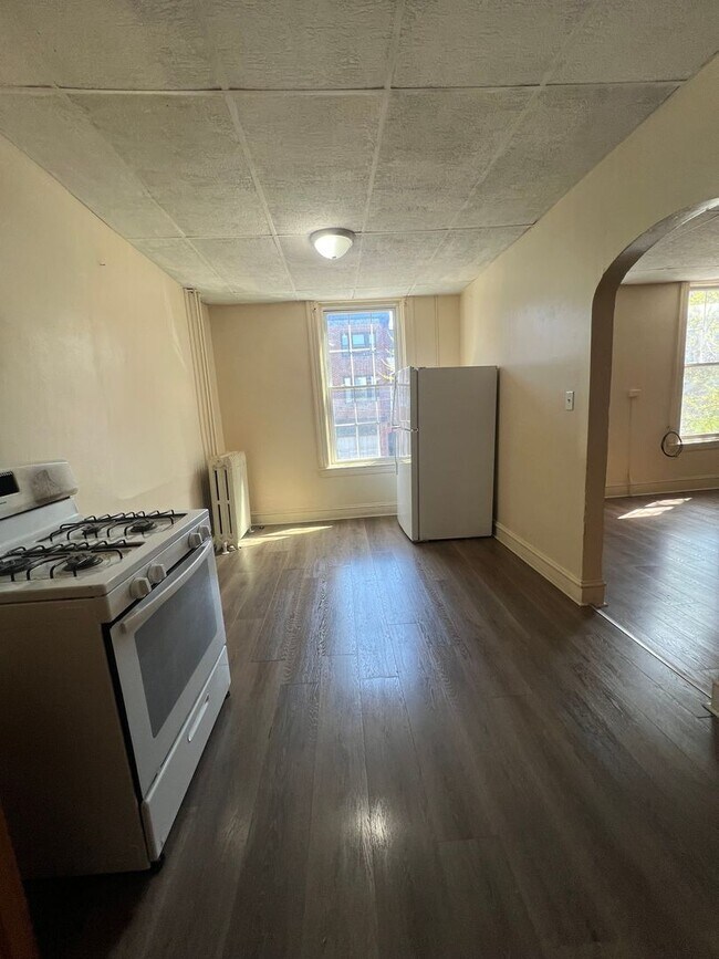 Building Photo - 114 1/2  S Queen St