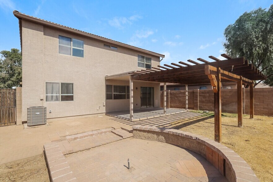 Building Photo - 13833 W Keim Dr