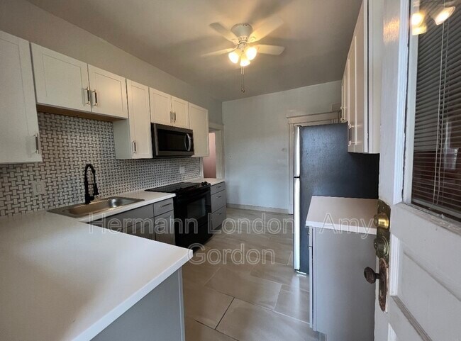 Building Photo - 3918 Flad Ave