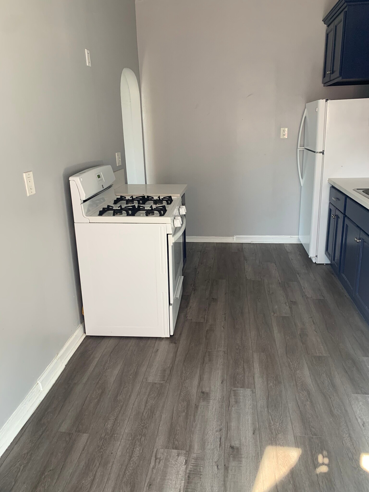 Building Photo - 2322 1/2 E 2nd St