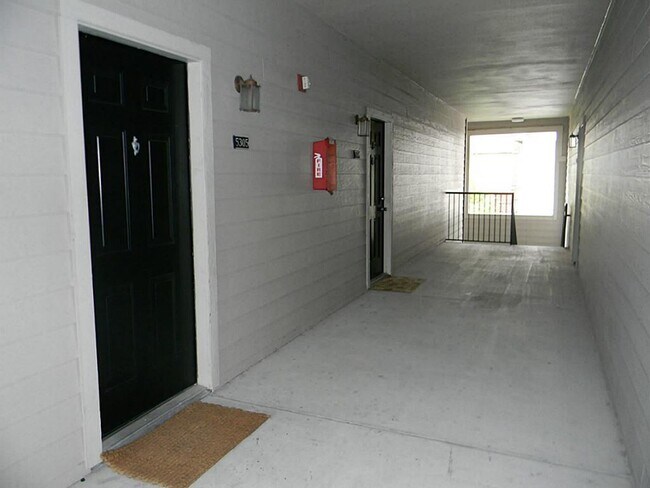 Building Photo - 1330 Old Spanish Trl