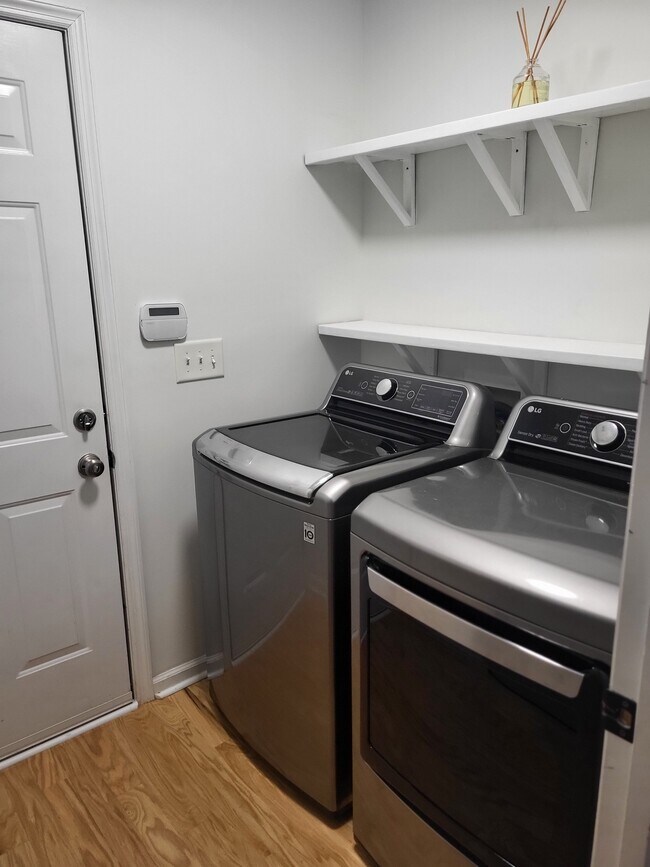 Building Photo - 1003 Summerfield Ct