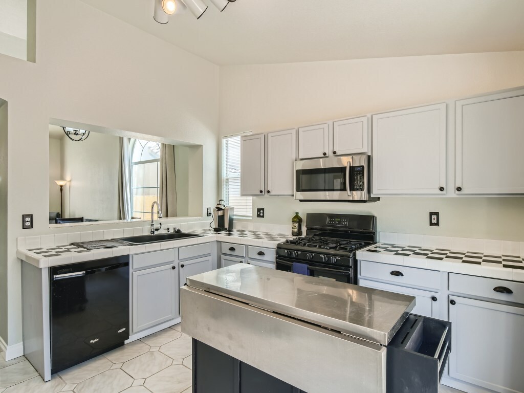 Building Photo - 5717 Cliff Point Ct