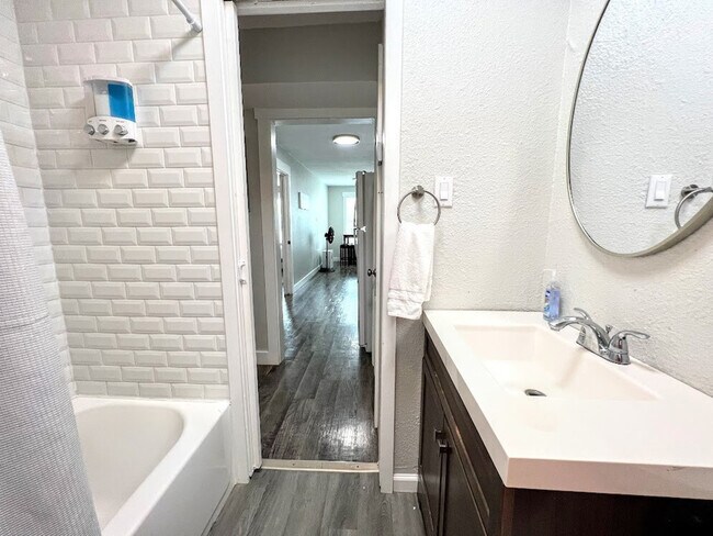 Building Photo - 1116 Morgan Ave