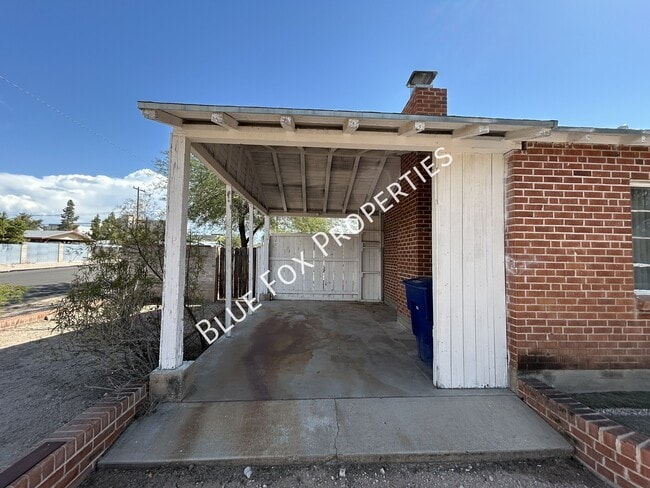 Building Photo - 1448 E Waverly St