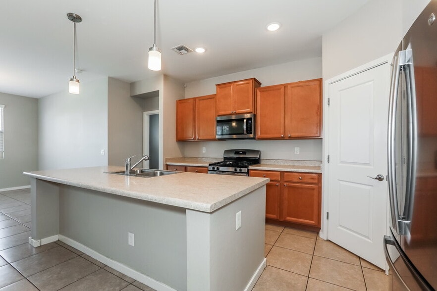 Building Photo - 7004 E Aerie Way