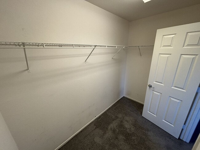 Building Photo - Gorgeous 3Bed/2.5Bath/2Car, 2-Story Home located in Spring Valley