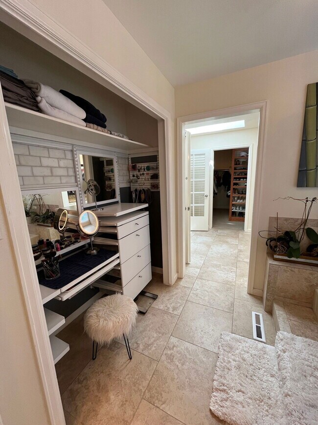 Building Photo - 10739 E Crestridge Cir