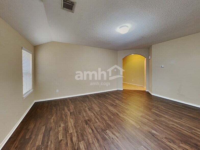 Building Photo - 9215 Birch Springs Dr