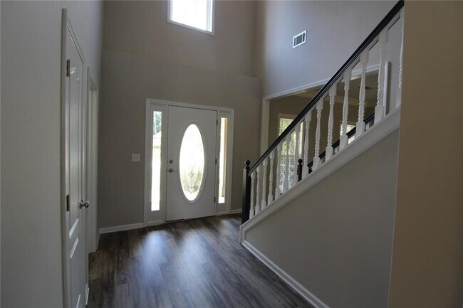 Building Photo - 1525 Woodpoint Way